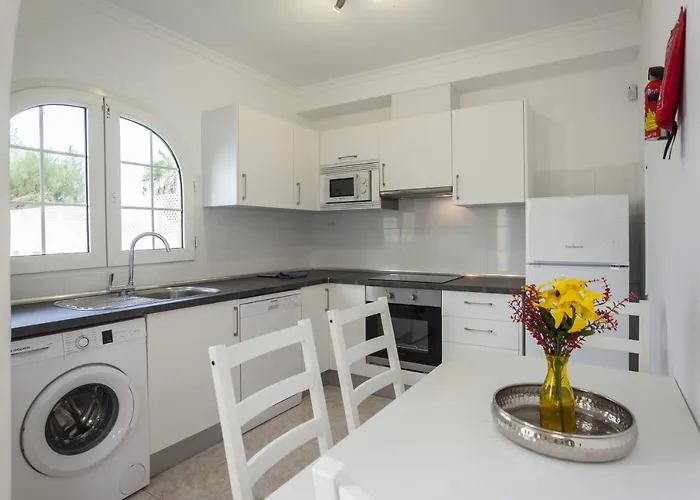 Galera Boutique Art With Private Pools, Free Wifi & Bbq, By Amazzzing Travel וילה