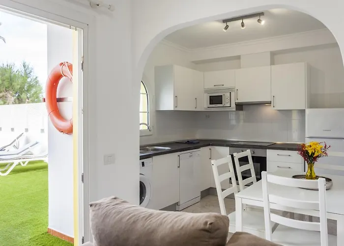 Galera Boutique Art With Private Pools, Free Wifi & Bbq, By Amazzzing Travel