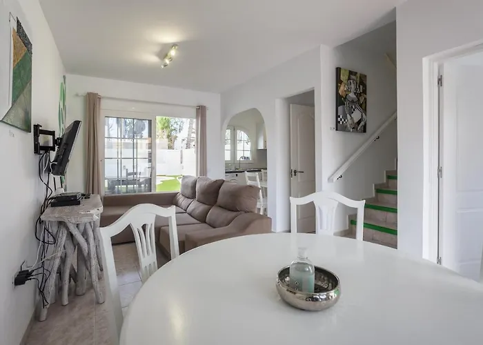 Galera Boutique Art With Private Pools, Free Wifi & Bbq, By Amazzzing Travel וילה