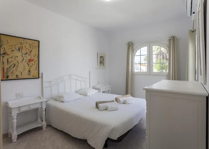 Galera Boutique Art With Private Pools, Free Wifi & Bbq, By Amazzzing Travel קורלחו