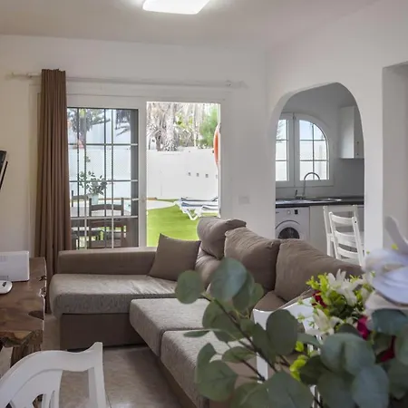 Galera Boutique Art With Private Pools, Free Wifi & Bbq, By Amazzzing Travel