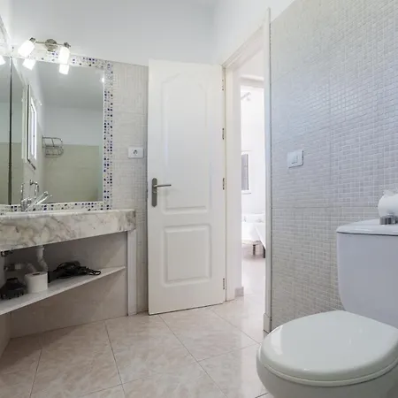 Galera Boutique Art With Private Pools, Free Wifi & Bbq, By Amazzzing Travel