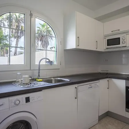 Galera Boutique Art With Private Pools, Free Wifi & Bbq, By Amazzzing Travel *