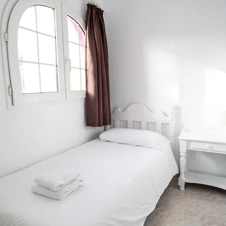 Galera Boutique Art With Private Pools, Free Wifi & Bbq, By Amazzzing Travel