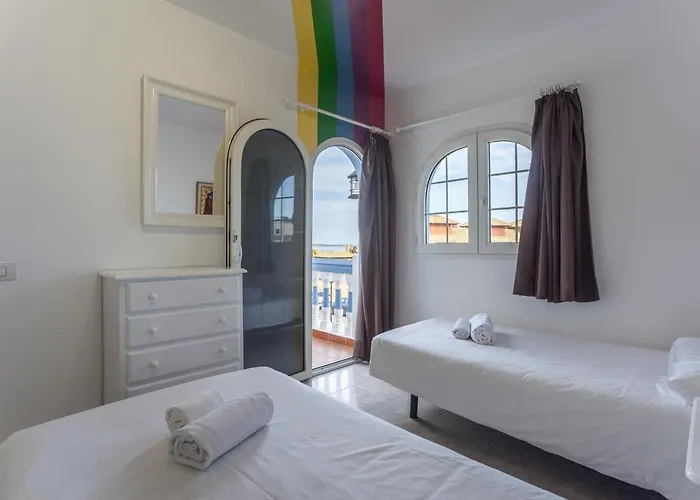 Galera Boutique Art With Private Pools, Free Wifi & Bbq, By Amazzzing Travel Villa