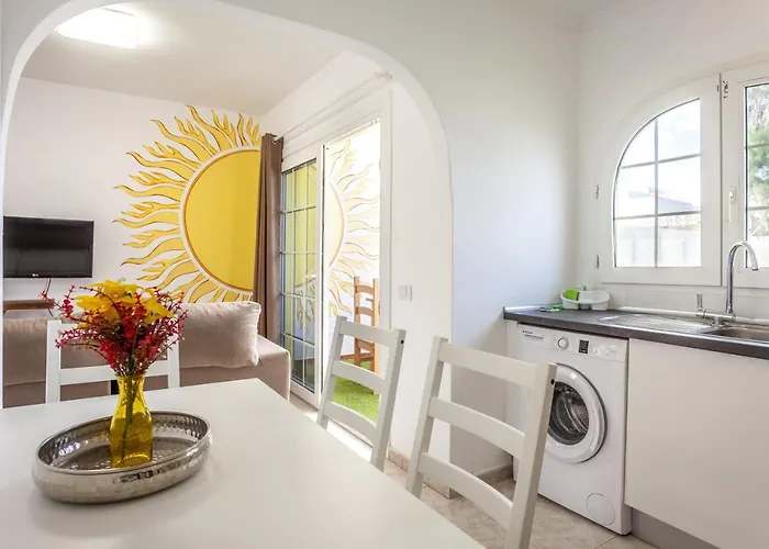 Galera Boutique Art With Private Pools, Free Wifi & Bbq, By Amazzzing Travel Villa