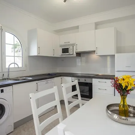 Galera Boutique Art With Private Pools, Free Wifi & Bbq, By Amazzzing Travel Villa